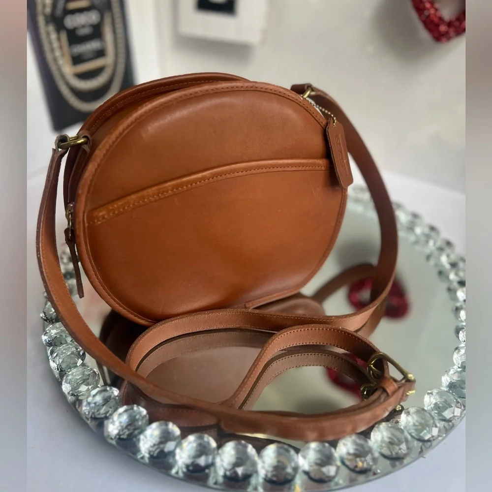 Coach vintage 90s BrownLeather Crossbody Bag with Structured Design - Picture 9 of 12